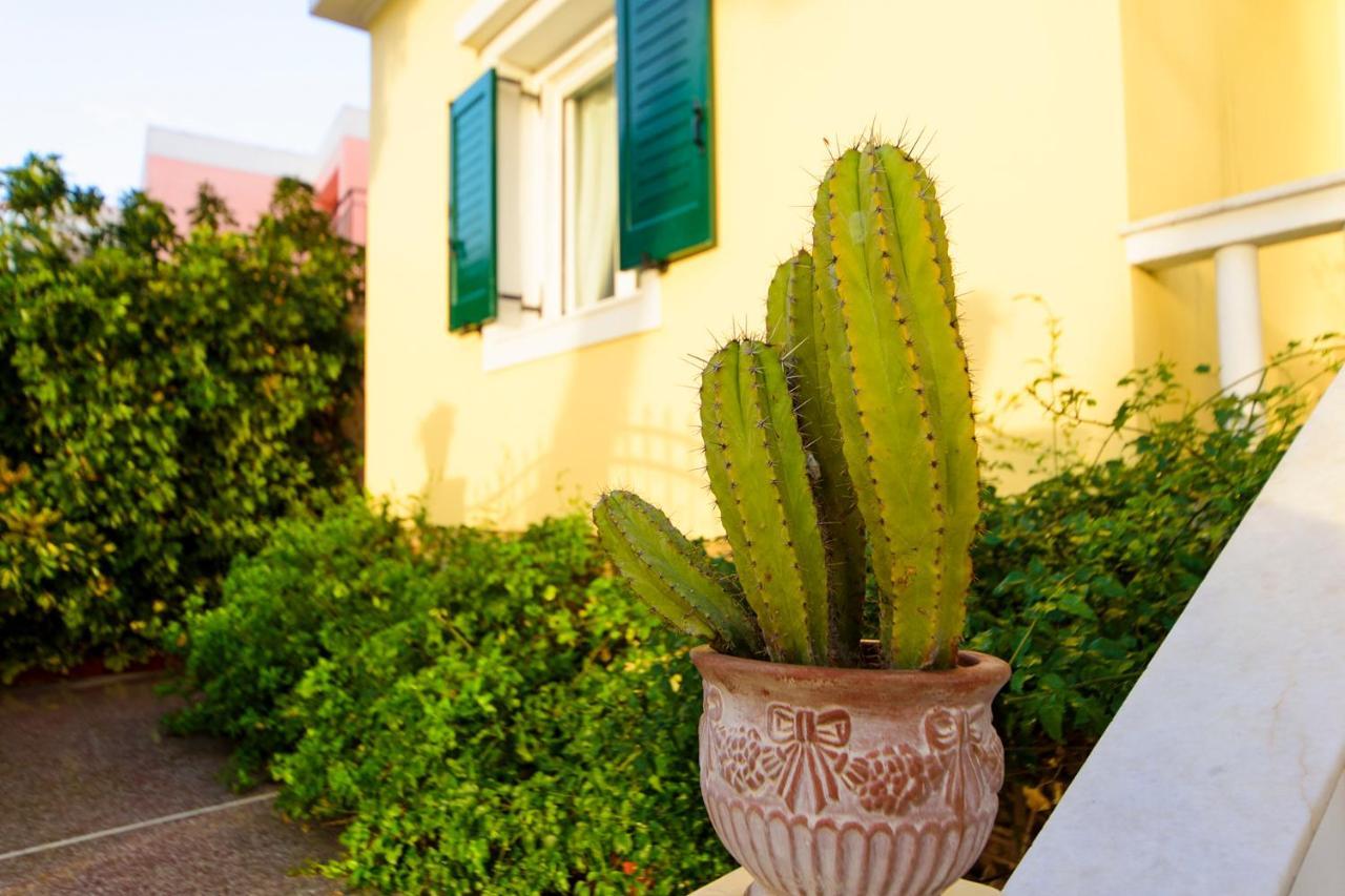 Ferienwohnung Jasmine Of Poseidonia Posidhonía Exterior foto